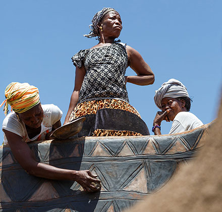 Restoration of traditional plastering in Tangassogo